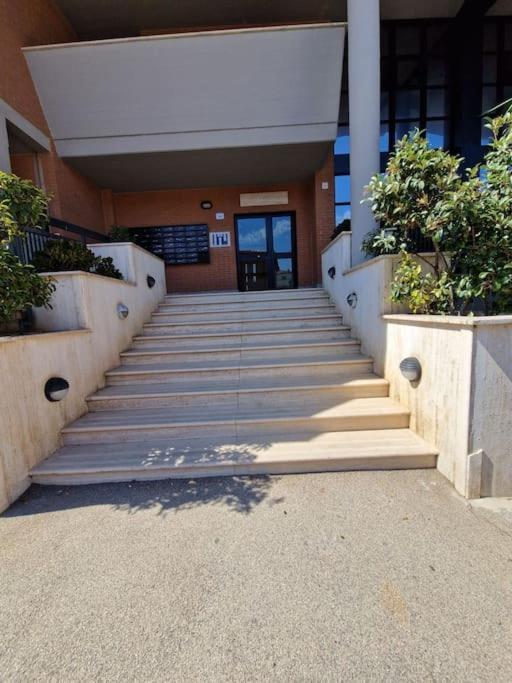 Terrazza A Nettuno E Chiesa Giubilare Santa Maria Goretti Dış mekan fotoğraf