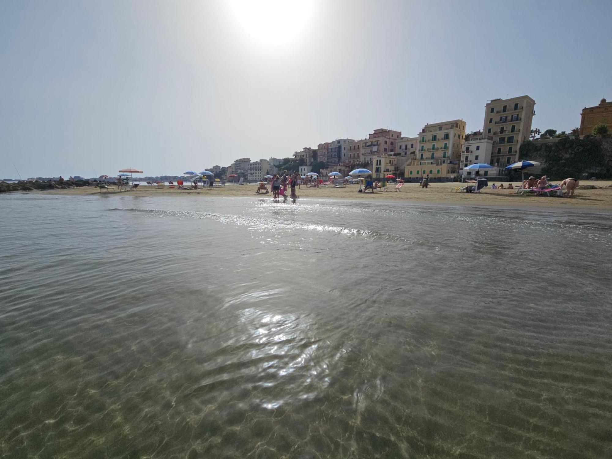 Terrazza A Nettuno E Chiesa Giubilare Santa Maria Goretti Dış mekan fotoğraf