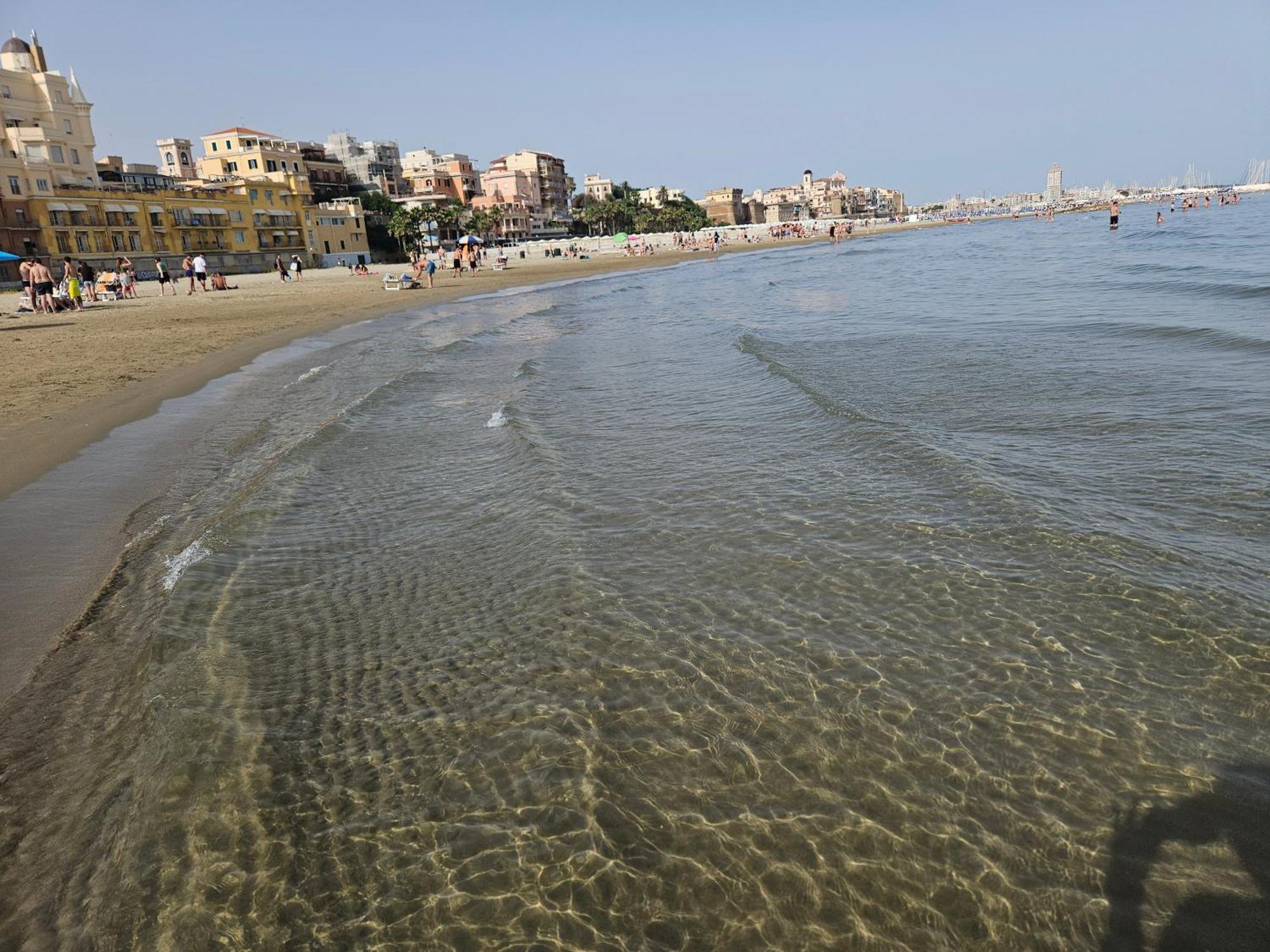 Terrazza A Nettuno E Chiesa Giubilare Santa Maria Goretti Dış mekan fotoğraf