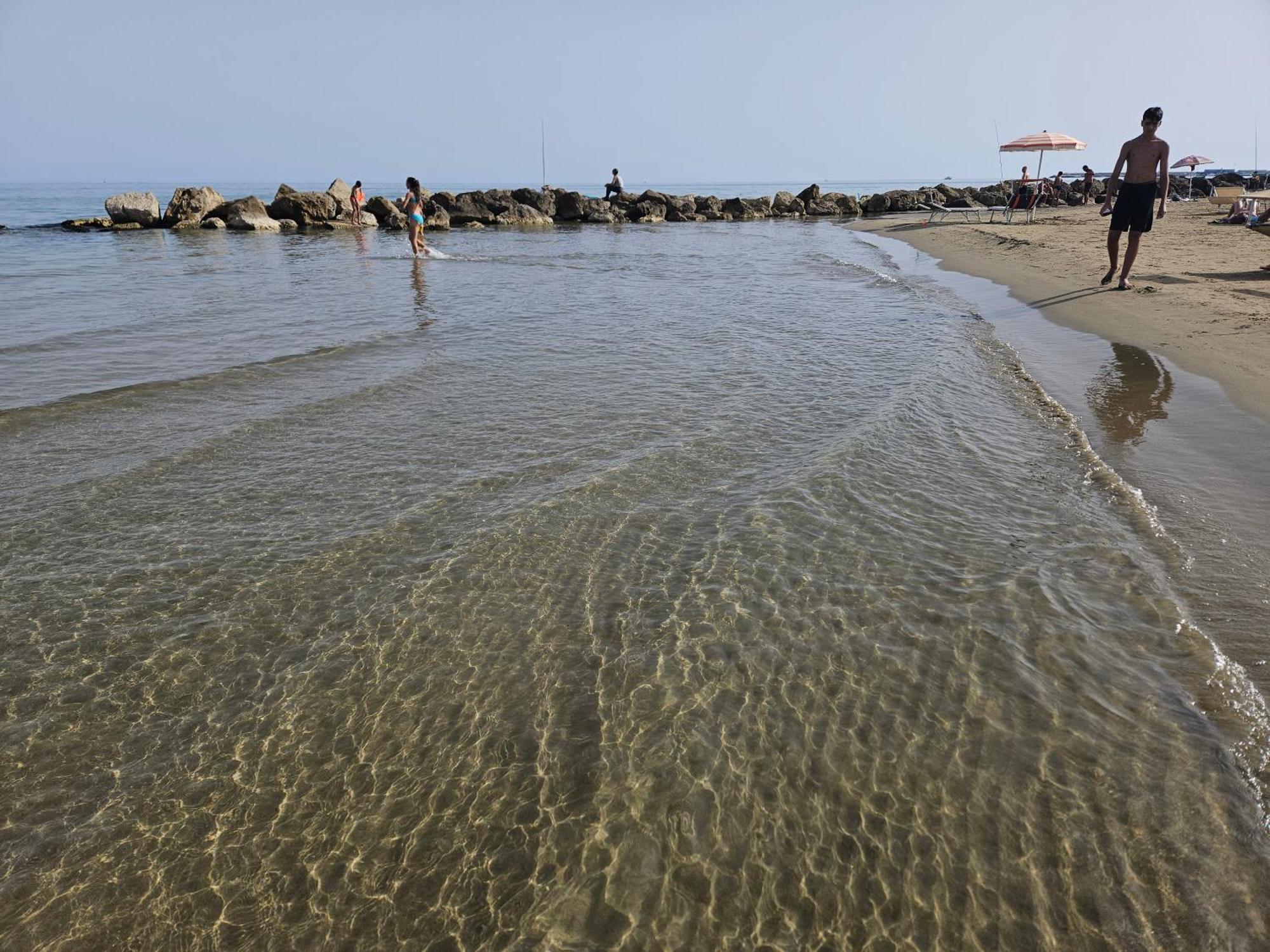 Terrazza A Nettuno E Chiesa Giubilare Santa Maria Goretti Dış mekan fotoğraf