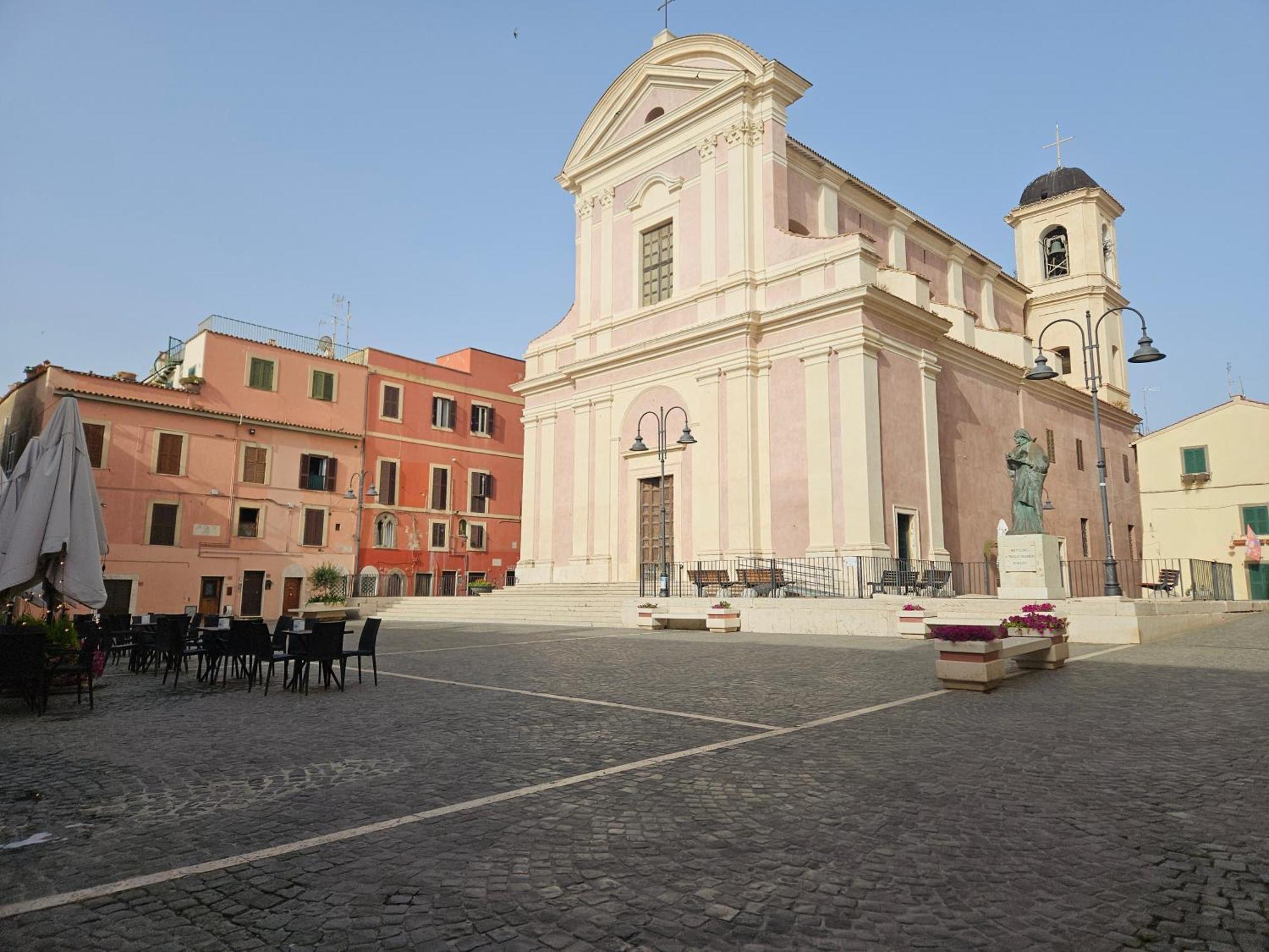 Terrazza A Nettuno E Chiesa Giubilare Santa Maria Goretti Dış mekan fotoğraf