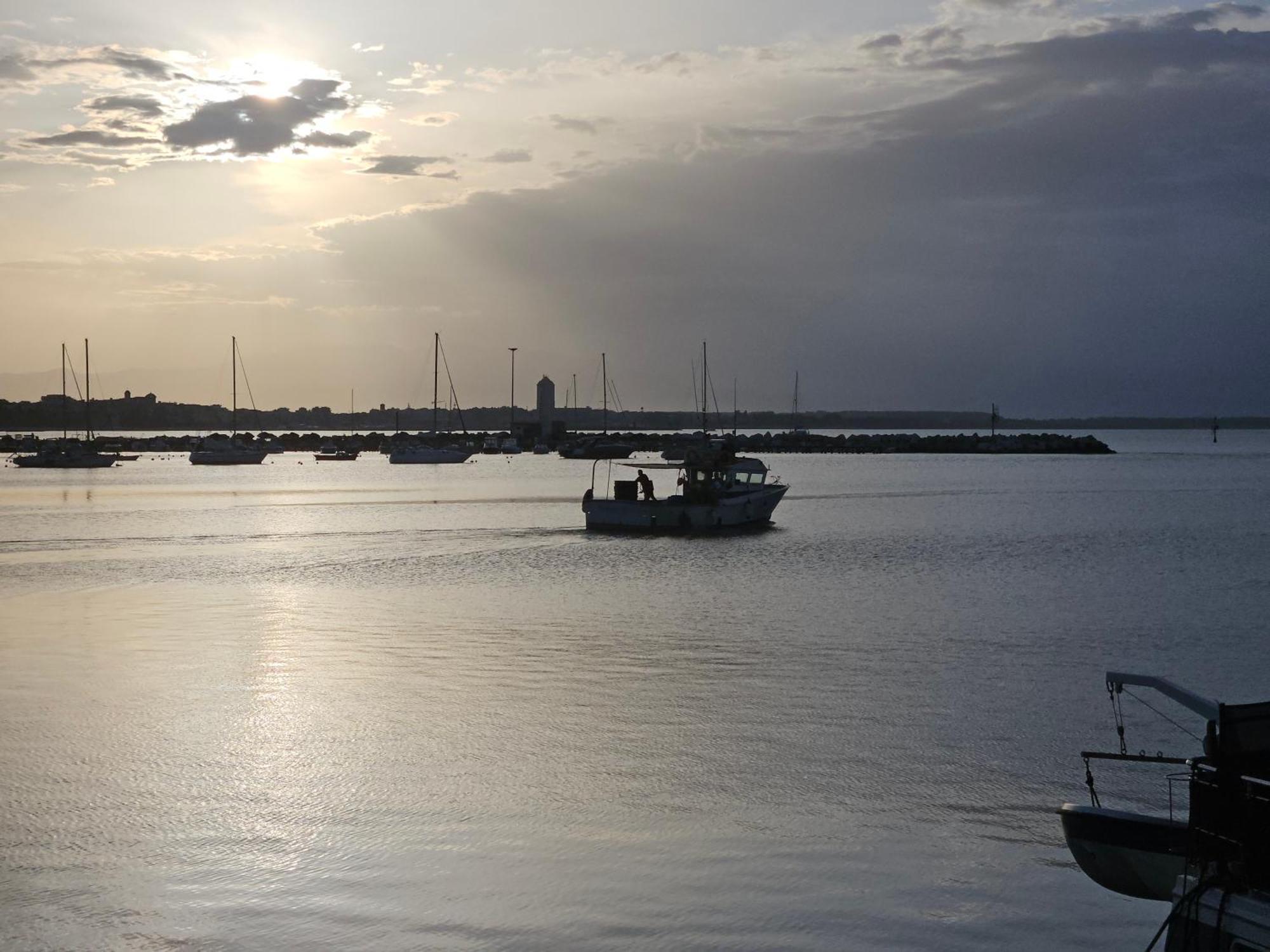 Terrazza A Nettuno E Chiesa Giubilare Santa Maria Goretti Dış mekan fotoğraf